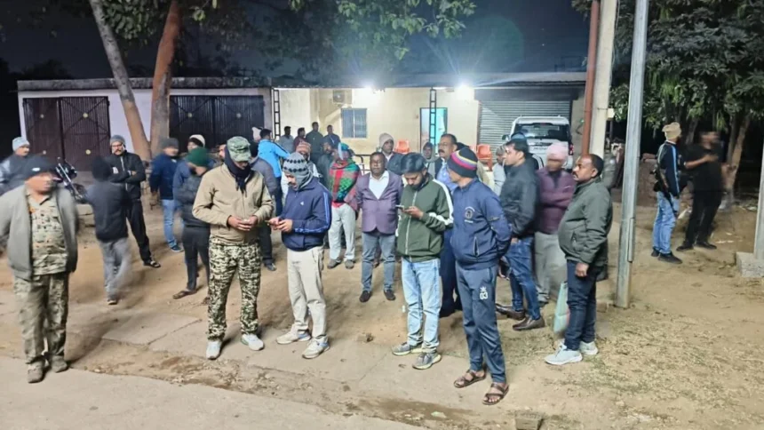 रामगढ़ में कोयला कारोबारी गजानन प्रसाद के घर ताबड़तोड़ फायरिंग, CCTV कैद हुई वारदात