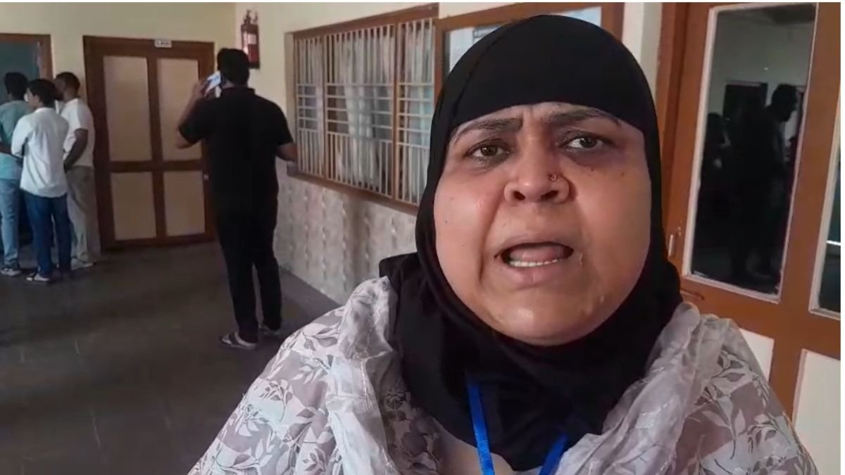 झारखंड नगर निकाय चुनाव में राज्यपाल संतोष गंगवार और मुख्यमंत्री हेमंत सोरेन ने की वोटिंग, कई बूथों पर आई गड़बड़ी की शिकायत 6 Jharkhand Nikay Chunav 1 1771829452042