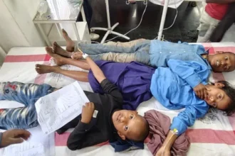 मधेपुरा में मिड-डे मील में मिली मरी हुई छिपकली,70 से अधिक बच्चे बीमार