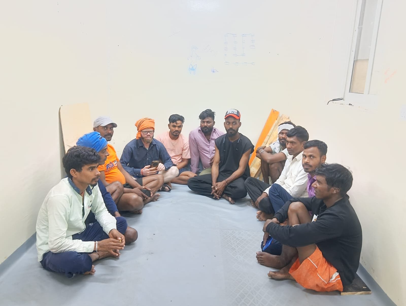 दुबई में फंसे झारखंड के 14 मजदूर, तीन महीनें से नहीं मिला पेमेंट, दो दिन से है भूखे, सरकार से लगाई वतन वापसी की गुहार