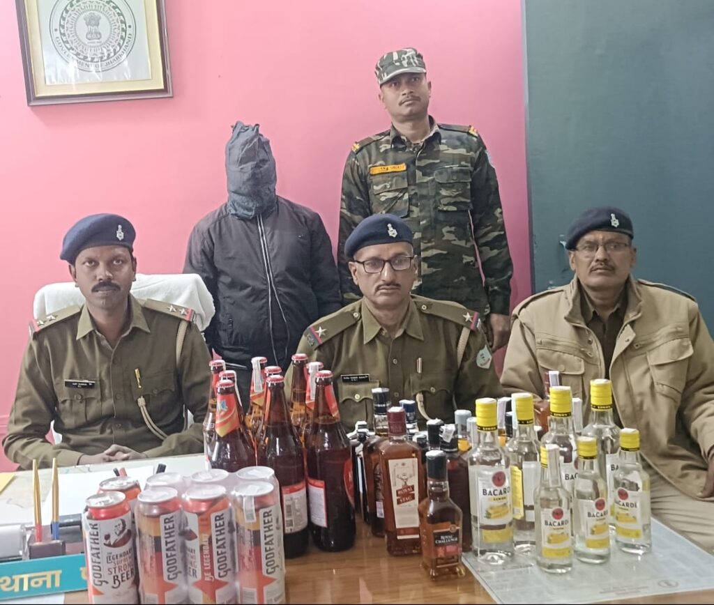 लोहरदगा के कुडू में अवैध शराब के खिलाफ कार्रवाई, जनरल स्टोर से 45 बोतल अवैध शराब बरामद, दुकानदार गिरफ्तार