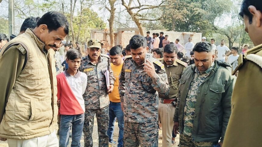 जामताड़ा में युवक की गोली मारकर हत्या, तीन नकाबपोश अपराधियों ने दिया घटना को अंजाम 1 जामताड़ा में युवक की गोली मारकर हत्या, तीन नकाबपोश अपराधियों ने दिया घटना को अंजाम