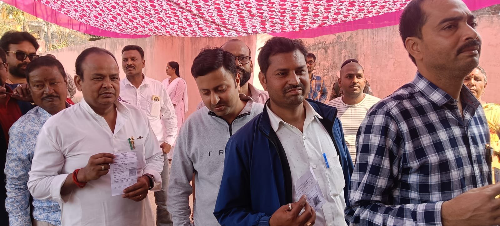 झारखंड नगर निकाय चुनाव में राज्यपाल संतोष गंगवार और मुख्यमंत्री हेमंत सोरेन ने की वोटिंग, कई बूथों पर आई गड़बड़ी की शिकायत 5 WhatsApp Image 2026 02 23 at 12.53.48 PM 1771832120133