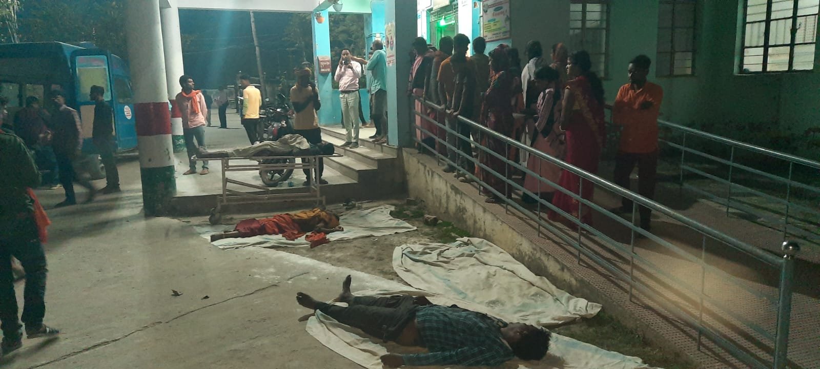 भागलपुर में दर्दनाक सड़क हादसा, बस की टक्कर से गिरे मजदूरों को ट्रक ने रौंदा, 6 की मौत, कई घायल 2 WhatsApp Image 2026 02 24 at 7.03.53 PM 1771940256926