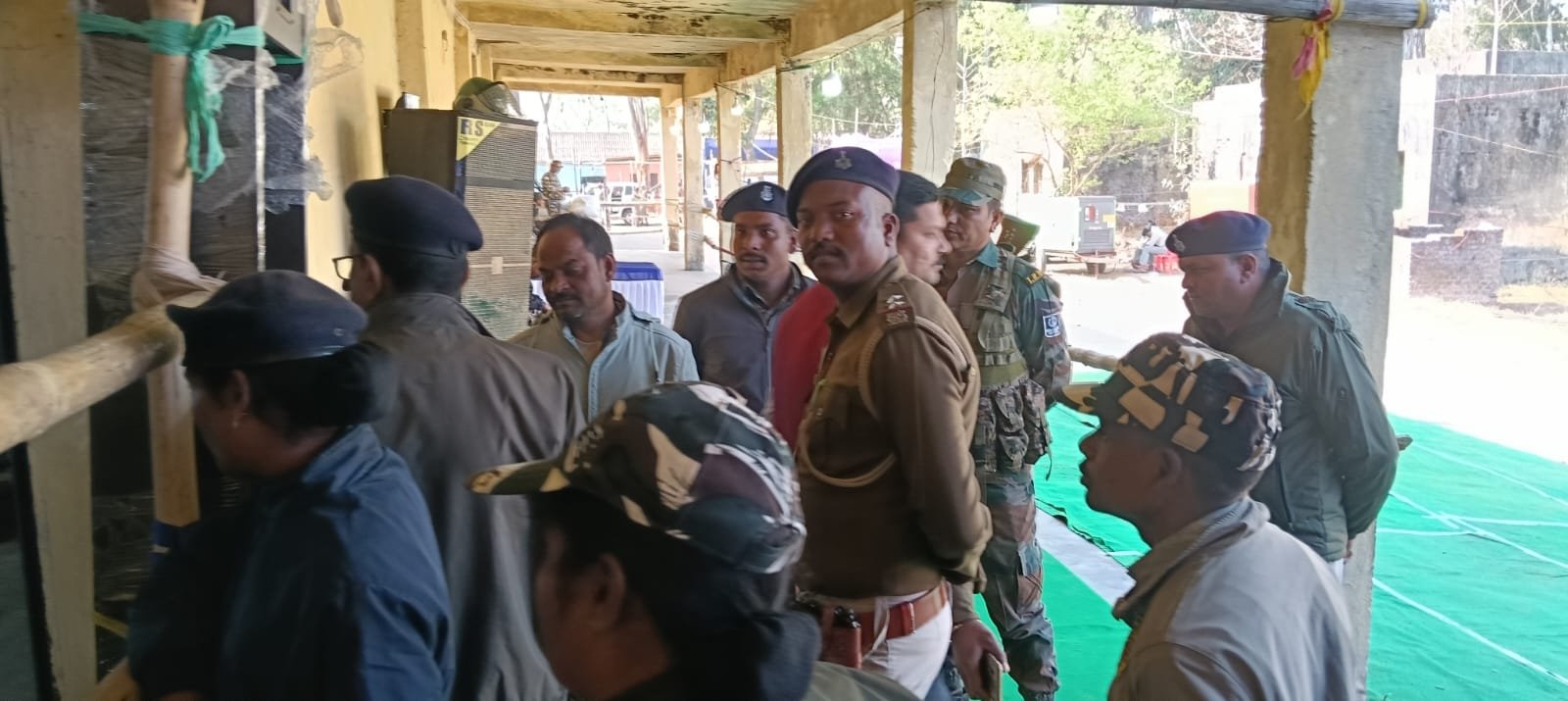 लोहरदगा में कड़ी सुरक्षा के बीच नगर परिषद चुनाव की मतगणना शुरू, अध्यक्ष पद के 10 और वार्ड के प्रत्याशियों के भाग्य का हो रहा फैसला 4 WhatsApp Image 2026 02 27 at 9.41.52 AM