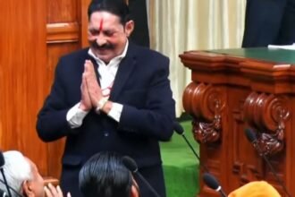 बाहुबली JDU अनंत सिंह ने विधानसभा में ली शपथ, लंबा टीका लगाकर आये और मुख्यंत्री के सामने हाथ जोड़कर खड़े रहें