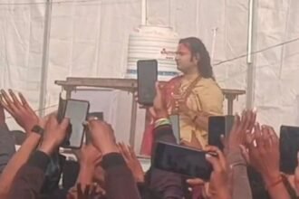 अनिरुद्धाचार्य महाराज की कथा के दौरान बिहार में बेकाबू हुई भीड़, महिलाएं बेहोश और कई श्रद्धालु घायल