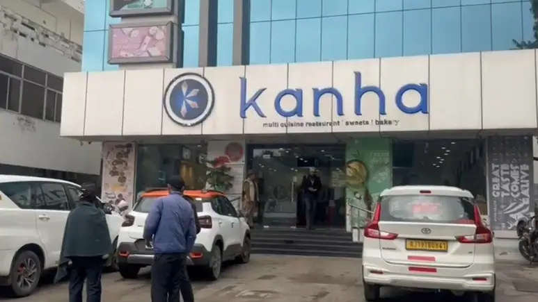 कान्हा ग्रुप की 'खुफिया दीवार' में मिले करोड़ों के जेवरात, जयपुर में आयकर विभाग की बड़ी कार्रवाई 1 कान्हा ग्रुप की 'खुफिया दीवार' में मिले करोड़ों के जेवरात, जयपुर में आयकर विभाग की बड़ी कार्रवाई