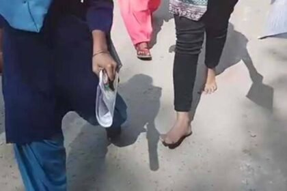 बिहार में आज से शुरू हुई मैट्रिक की परीक्षा, जूता-मोजा पहनने पर मनाही