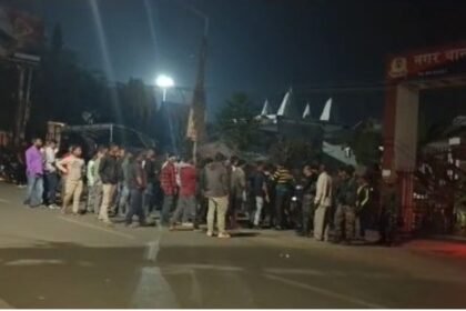 दुमका निकाय चुनाव में धांधली का आरोप, गाँधी नगर में देर रात बवाल