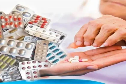 पटना में फाइलेरिया की दवा खाने से 38 बच्चों की बिगड़ी तबीयत, अभिभावकों ने किया हंगामा