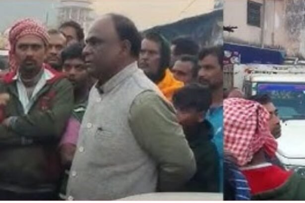 लातेहार के बरवाडीह CO की दबंगई, बाजार में वाहन चढ़ाकर दुकानदारों की सब्जियां रौंदी