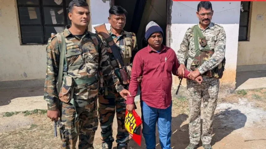 पलामू में घूस लेते रोजगार सेवक गिरफ्तार, कूप निर्माण की राशि के लिए ले रहा था रिश्वत