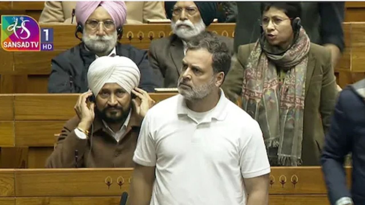 लोकसभा में स्पीकर चेयर पर पेपर उछालने वाले 8 सांसद बजट सत्र के लिए निलंबित, राहुल-प्रियंका ने किया प्रदर्शन