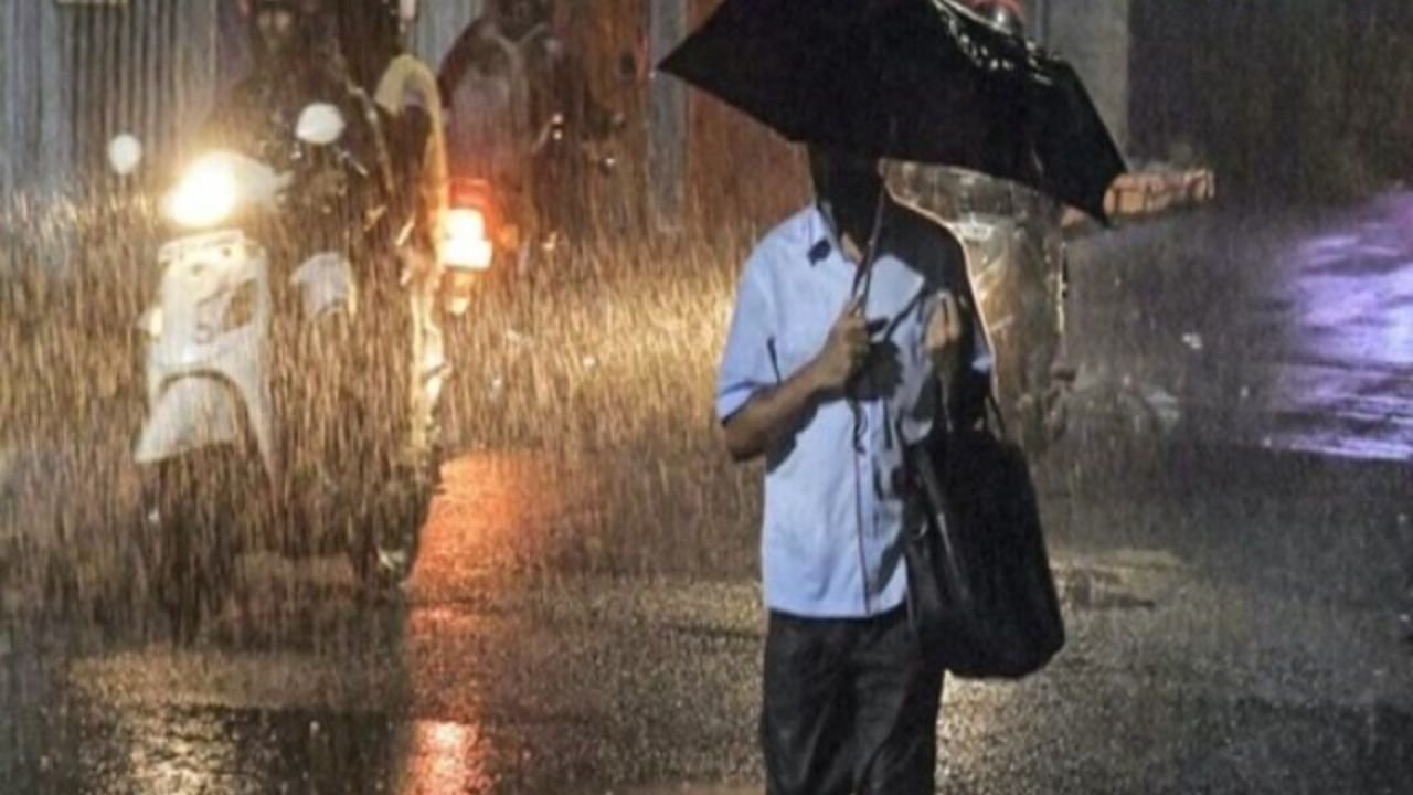 झारखंड में बेमौसम बरसात से भारी नुकसान, बारिश को लेकर मौसम विभाग ने जारी किया येलो अलर्ट