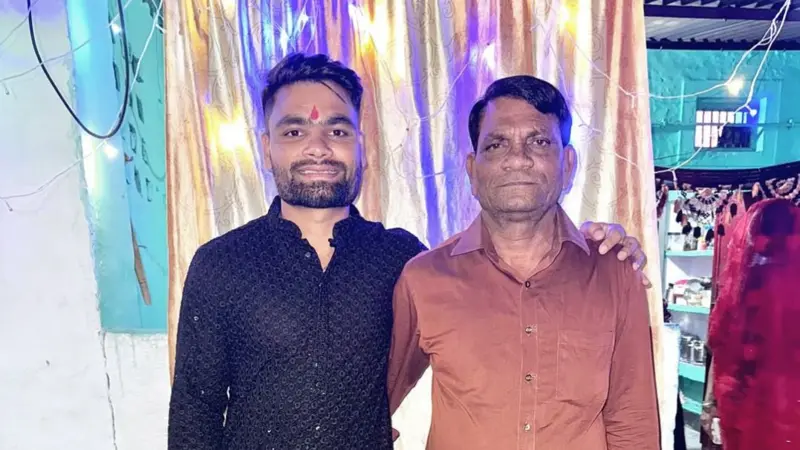 क्रिकेटर रिंकू सिंह के पिता का निधन, लिवर की बीमारी से थे पीड़ित, टी20 वर्ल्ड कप अभियान के बीच घर लौटे 1 rinku singh