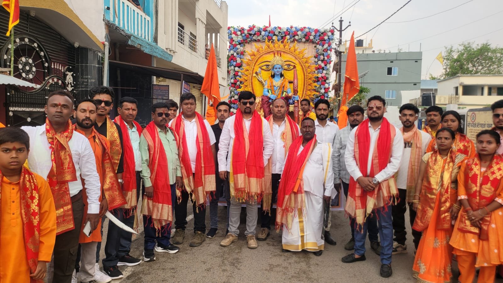 लोहरदगा में रामनवमी में निकली भव्य शोभायात्रा,58 अखाड़ों की सहभागिता, झांकियों और पारंपरिक करतबों ने मोहा मन,बारिश भी नहीं तोड़ सकी उत्साह 12 10 5