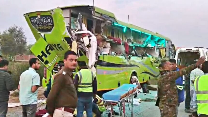 बिहार में दर्दनाक सड़क हादसा, बस-ट्रक की टक्कर में बच्चा समेत तीन की मौत