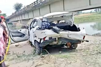 बिहार में तेज रफ्तार कार नदी में गिरी, मेला देखकर लौट रहे थे चार दोस्त, तीन की मौत, एक लापता