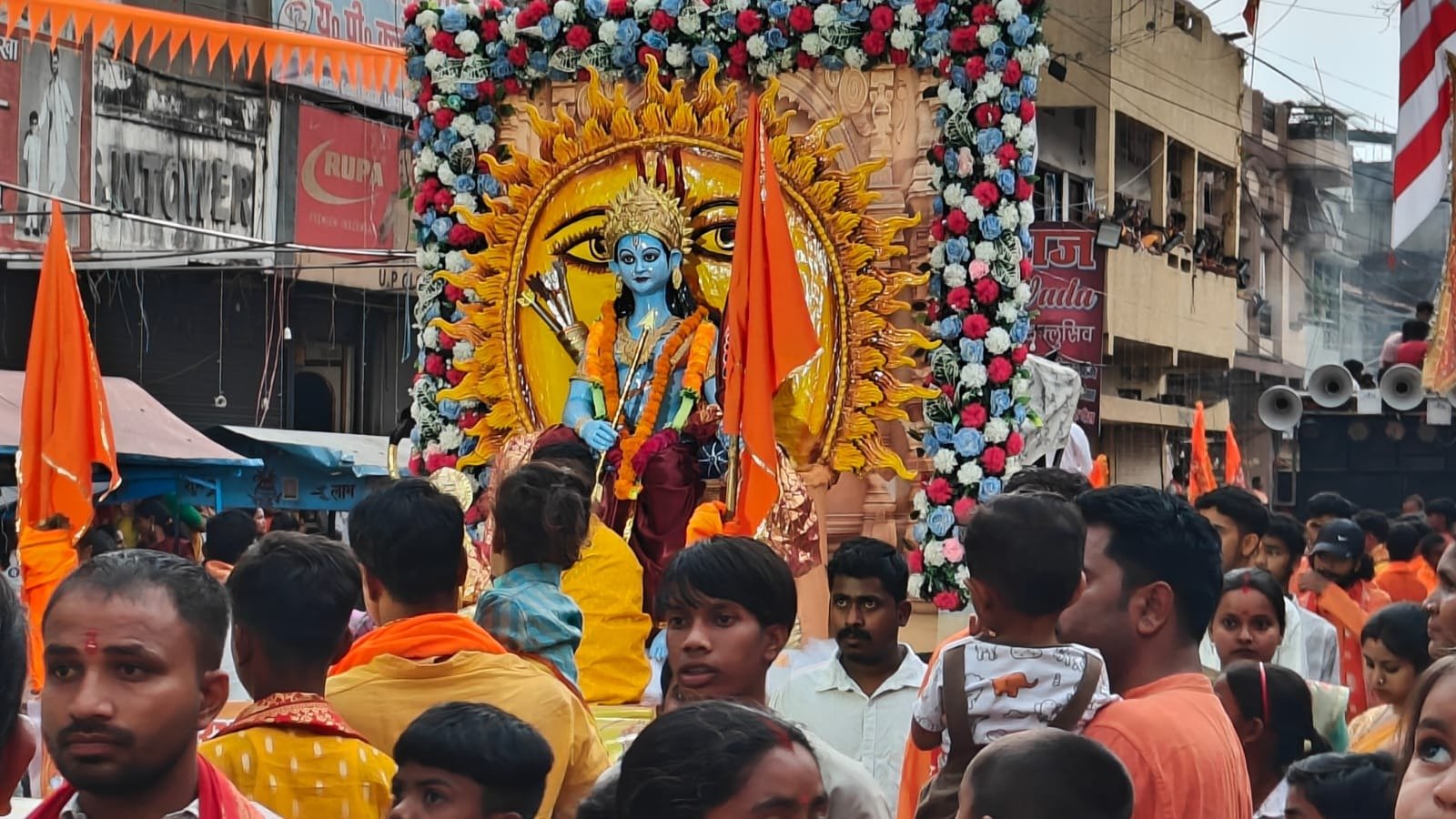 लोहरदगा में रामनवमी में निकली भव्य शोभायात्रा,58 अखाड़ों की सहभागिता, झांकियों और पारंपरिक करतबों ने मोहा मन,बारिश भी नहीं तोड़ सकी उत्साह 6 19