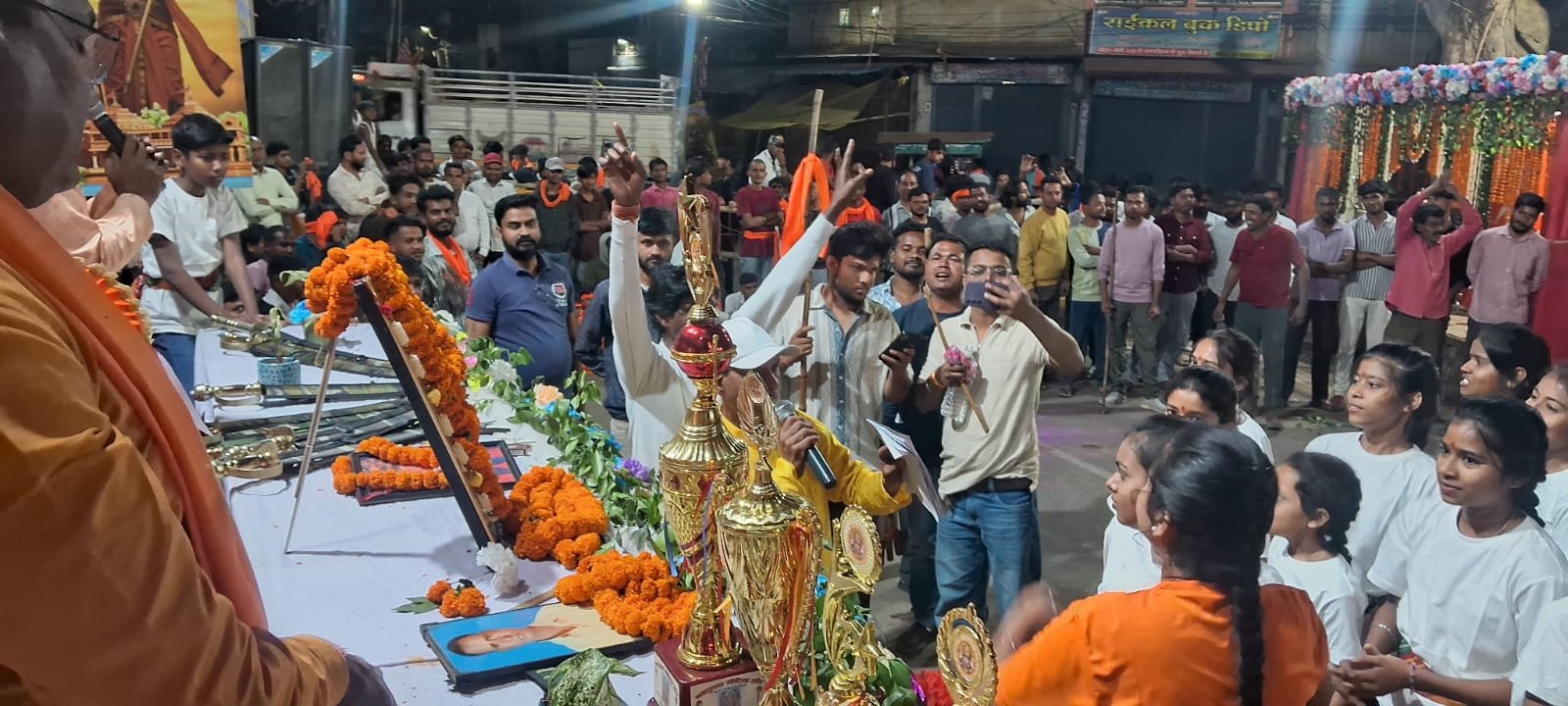 लोहरदगा के बरवाटोली में अस्त्र-शस्त्र प्रतियोगिता में युवाओं ने दिखाया दमखम,अनुमंडल पुलिस पदाधिकारी श्रद्धा केरकेट्टा मुख्य अतिथि के रूप में रही मौजूद 2 2 8