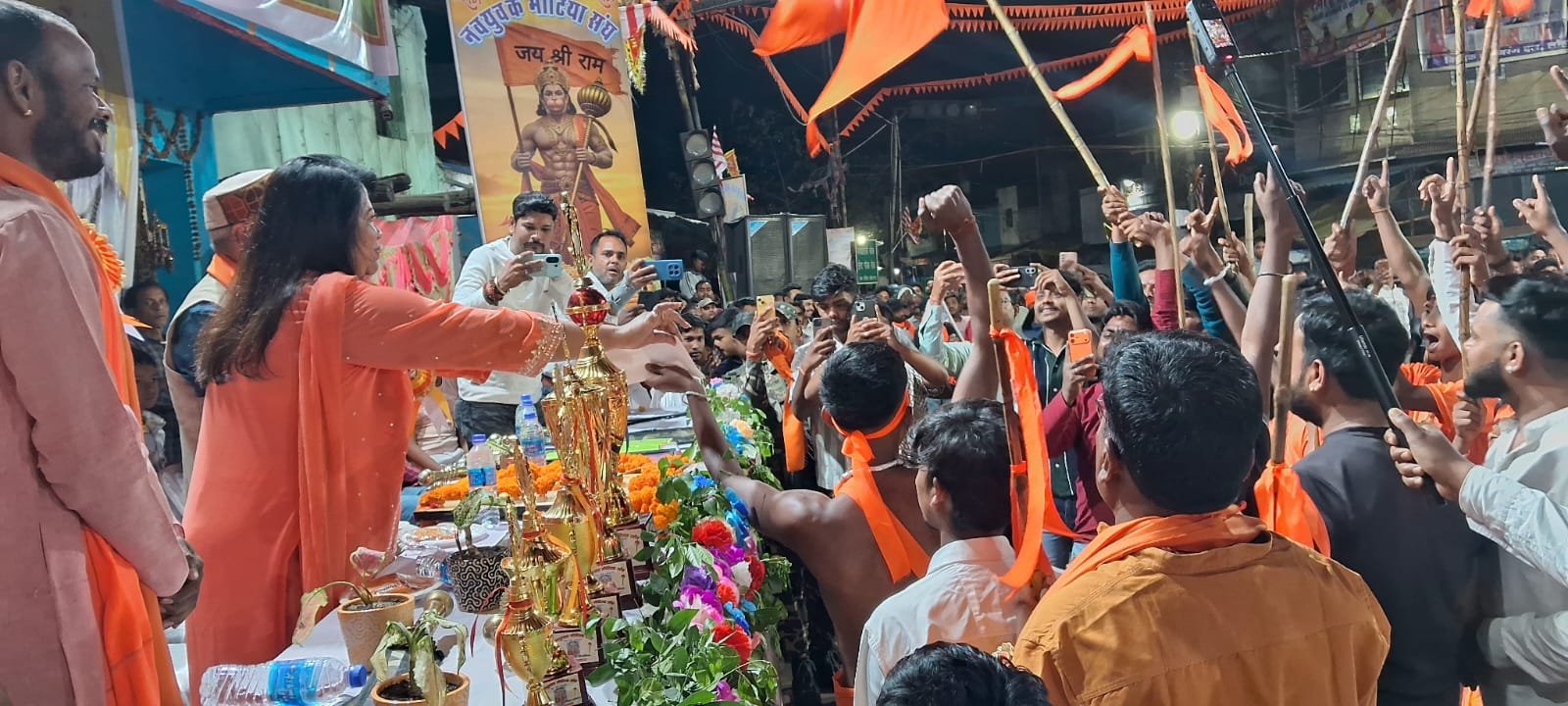 लोहरदगा के बरवाटोली में अस्त्र-शस्त्र प्रतियोगिता में युवाओं ने दिखाया दमखम,अनुमंडल पुलिस पदाधिकारी श्रद्धा केरकेट्टा मुख्य अतिथि के रूप में रही मौजूद 4 4 7