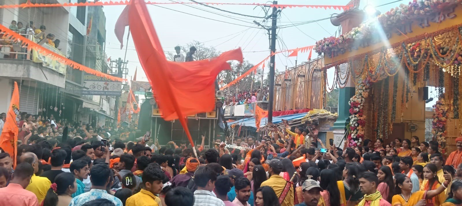 लोहरदगा में रामनवमी में निकली भव्य शोभायात्रा,58 अखाड़ों की सहभागिता, झांकियों और पारंपरिक करतबों ने मोहा मन,बारिश भी नहीं तोड़ सकी उत्साह 8 6 9