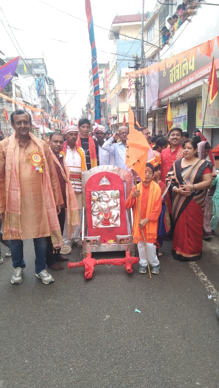 लोहरदगा में रामनवमी में निकली भव्य शोभायात्रा,58 अखाड़ों की सहभागिता, झांकियों और पारंपरिक करतबों ने मोहा मन,बारिश भी नहीं तोड़ सकी उत्साह 11 9 6