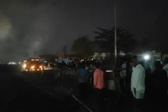 बोकारो में सिवनडीह कर्बला मैदान के पास एक गोदाम में लगी आग, दर्जन भर गैस सिलेंडरों में विस्फोट