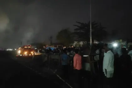 बोकारो में सिवनडीह कर्बला मैदान के पास एक गोदाम में लगी आग, दर्जन भर गैस सिलेंडरों में विस्फोट