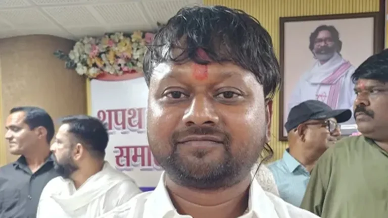 धनबाद डिप्टी मेयर अरुण चौहान की कुर्सी खतरा!आपराधिक मामले छिपाने का आरोप