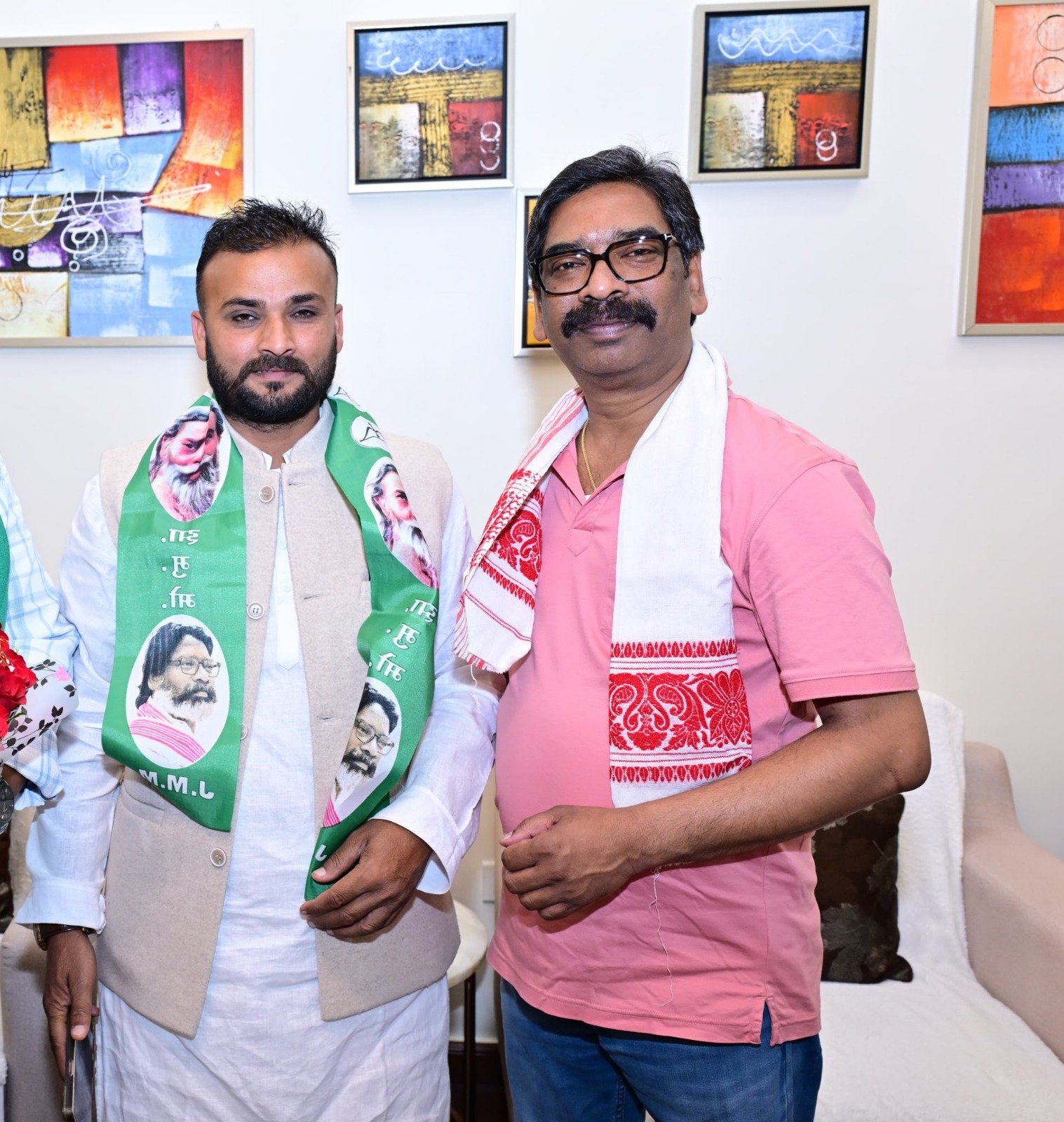 चतरा नगर परिषद के नवनिर्वाचित अध्यक्ष अताउर रहमान उर्फ बाबू खान ने ली JMM की सदस्यता, ज्वाइनिंग के बाद हेमंत सोरेन से की मुलाकात 3 WhatsApp Image 2026 03 02 at 6.00.40 PM