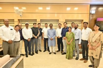 मुख्यमंत्री हेमंत सोरेन से नव प्रोन्नत झारखंड प्रशासनिक सेवा के अधिकारियों ने की मुलाकात, IAS बनने पर दी गई बधाई और शुभकामनाएं