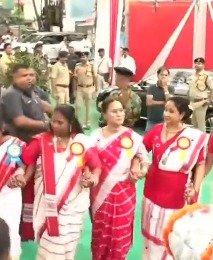 मुख्यमंत्री हेमंत सोरेन ने पत्नी और बेटे के साथ सिरमटोली सरना स्थल पर की पूजा अर्चना, परिवार के साथ निकल गए शहर भ्रमण पर 2 WhatsApp Image 2026 03 21 at 2.36.29 PM