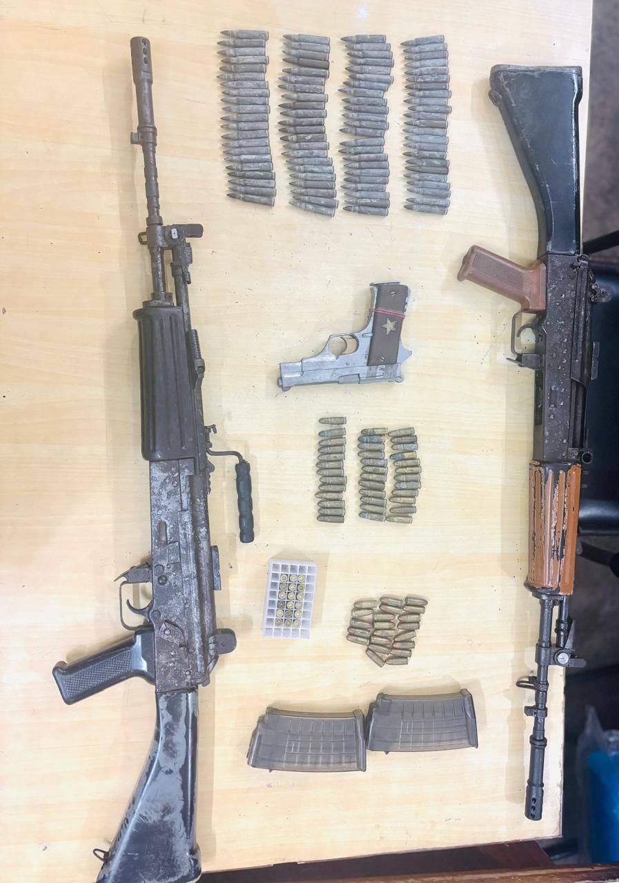 हजारीबाग में पुलिस की बड़ी कार्रवाई: TSPC के 8 उग्रवादी हथियारों के साथ गिरफ्तार 2 WhatsApp Image 2026 03 22 at 8.17.30 PM