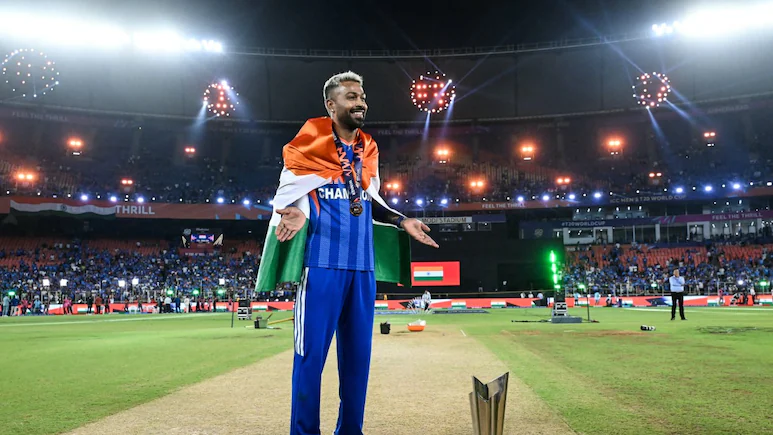 हार्दिक पांड्या पर तिरंगे के अपमान का आरोप, दर्ज हुई शिकायत