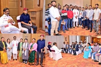 असम के डिब्रूगढ़ में हेमंत सोरेन ने की JMM नेताओं के साथ बैठक, विधानसभा चुनाव में जीत का दिया मंत्र