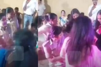 धनबाद के राजनगर थाना प्रभारी का वीडियो वायरल, पुलिस वर्दी में महिलाओं के साथ कर रही है डांस
