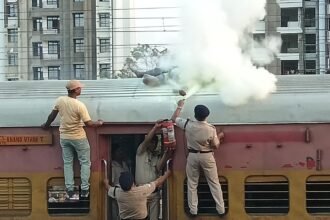 रांची रेलवे स्टेशन पर ट्रेन की छत पर चढ़ा युवक, हाईटेंशन तार की तार के चपेट में आया