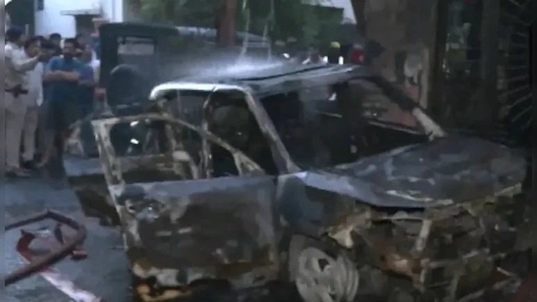 इंदौर में एक ही परिवार के 7 लोगों की जिंदा जलने से मौत, इलेक्ट्रॉनिक वाहन के चार्जिंग से हुआ हादसा,आग के गोले में तब्दील हुई EV