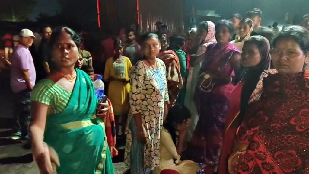 धनबाद के कतरास में देखते ही देखते जमींदोज हो गये तीन घर, पिता-पुत्री समेत तीन दबे, बचाव कार्य में देरी से भड़के लोग