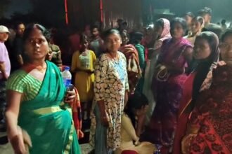 धनबाद के कतरास में देखते ही देखते जमींदोज हो गये तीन घर, पिता-पुत्री समेत तीन दबे, बचाव कार्य में देरी से भड़के लोग