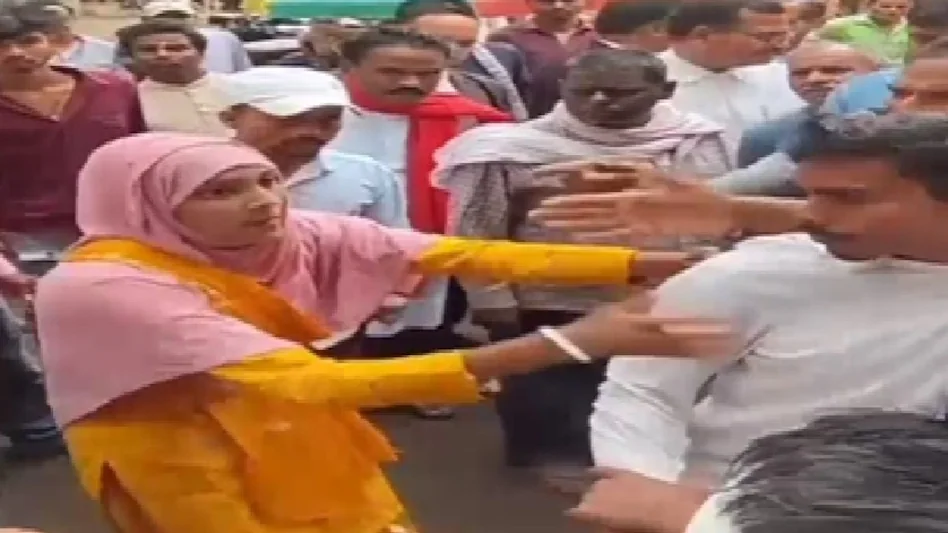 दुमका में रिश्ता टूटने पर बीबी ने शौहर की कर दी पिटाई, गुमला में चौथी शादी करने जा रहे पति को रोकने थाने पहुंची पत्नी