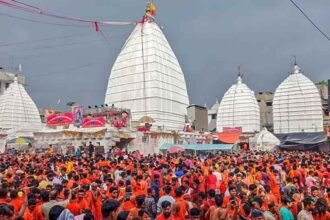 देवघर के बैद्यनाथ धाम मंदिर में भक्तों को दिये गये पुराने शीघ्रदर्शनम कूपन, अधिकारी बोले- एजेंसी को जारी होगा शॉ-कॉज