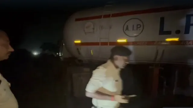 बिहार में LPG टैंकर से गैस कटिंग का खुलासा, 54 सिलिंडर बरामद