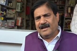 महाराष्ट्र-हरियाणा से आ जाता है, ऐसे ठेकेदार-इंजीनियर को उल्टा लटकाकर जूते से मारना चाहिए- BJP विधायक सतेंद्र तिवारी के बिगड़े बोल