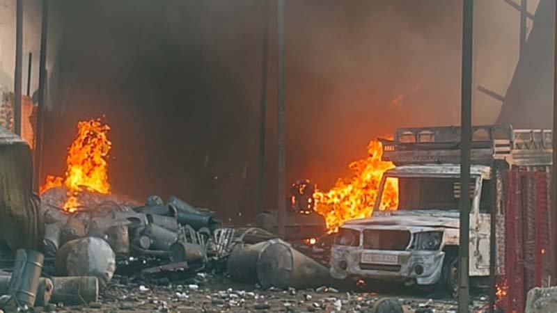 राजस्थान के नीमरान औद्योगिक क्षेत्र भीषण अग्निकांड, झारखंड के चार लोग जिंदा जले, दो लापता, परफ्यूम की बोतल से भड़की आग