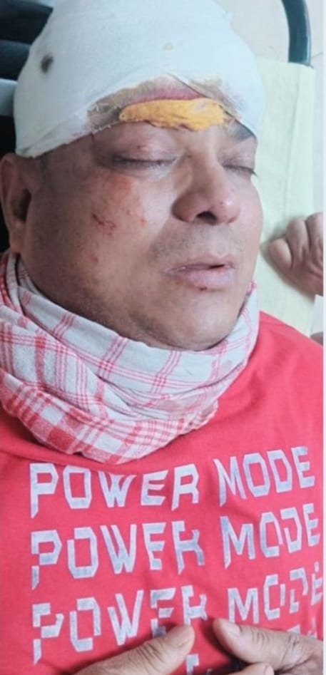 पलामू में अंचलाधिकारी की गाड़ी को ट्रक ने मारी टक्कर, दो CO घायल 2 WhatsApp Image 2026 04 06 at 4.32.58 PM