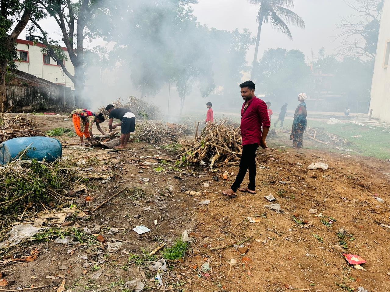 लोहरदगा में जिला परिषद डाक बंगला का होगा कायाकल्प, आधुनिक सुविधाओं से होगा लैस, DDC के निर्देश पर शुरू हुई साफ-सफाई 4 WhatsApp Image 2026 04 07 at 8.39.12 PM