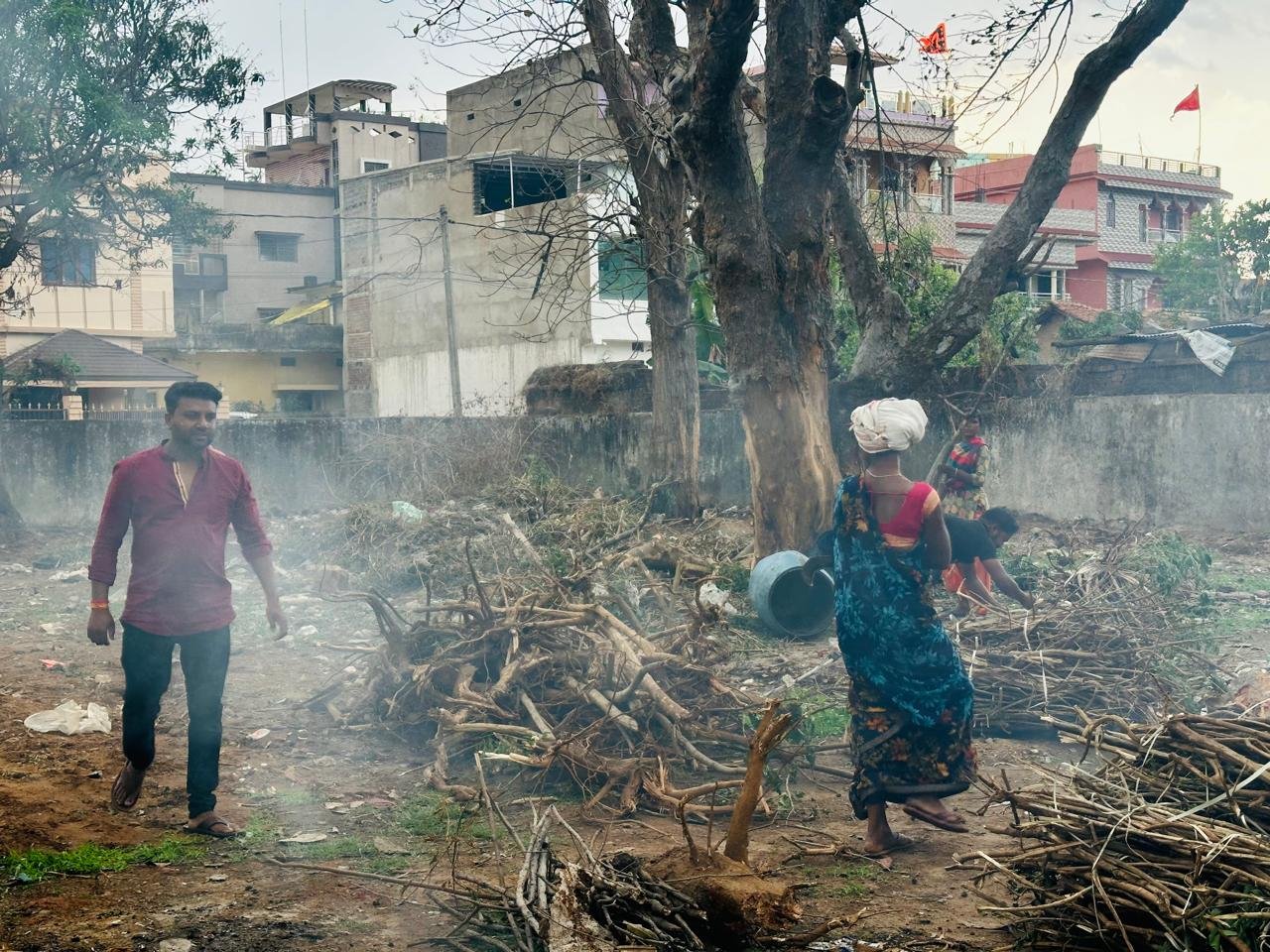 लोहरदगा में जिला परिषद डाक बंगला का होगा कायाकल्प, आधुनिक सुविधाओं से होगा लैस, DDC के निर्देश पर शुरू हुई साफ-सफाई 3 WhatsApp Image 2026 04 07 at 8.39.12